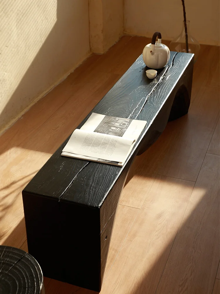 Ławka z karbonizowanego czarnego drewna, cała ławka z litego drewna, drewniany stołek do zmiany butów przy wejściu w stylu wabi-sany.