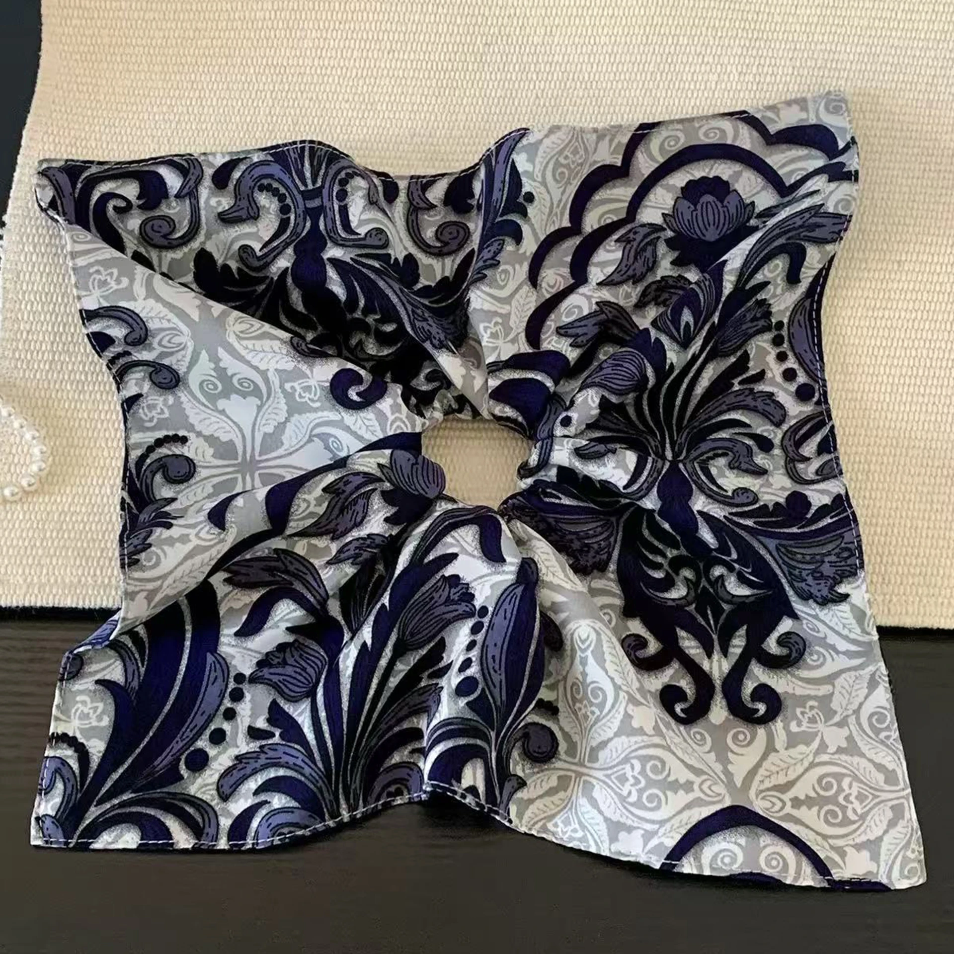 1pc retro high-end totem printed large intestine scrunchie, exquisite ponytail headrope fashion headflower hair accessories、