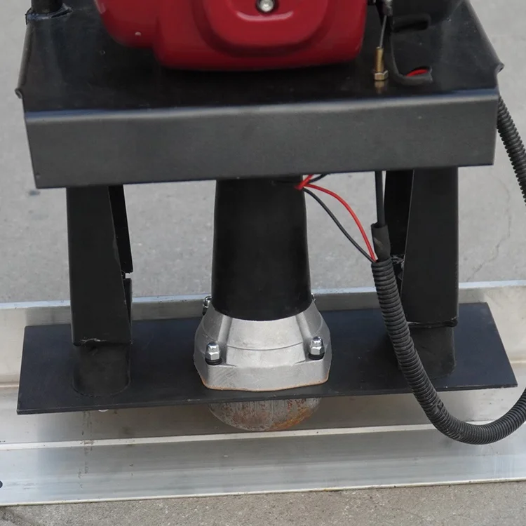 Hot Sell Road Construction Hand Held Concrete Leveling Machine Portable Gasoline Vibrating Concrete Screed Machine