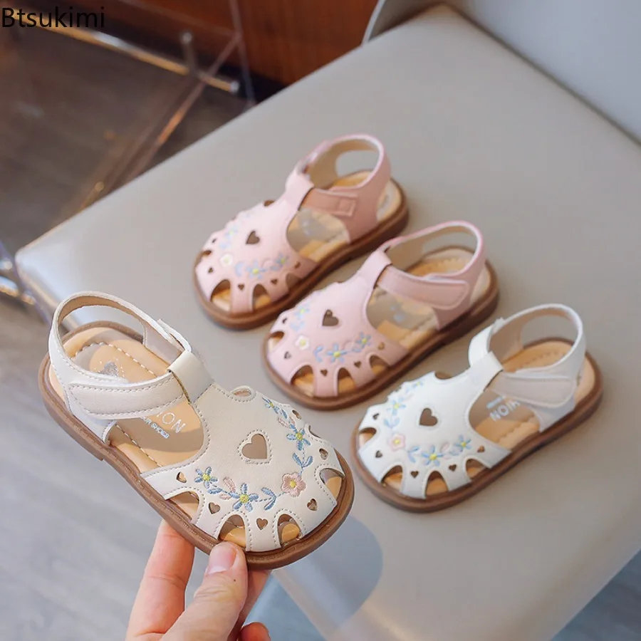 Girl Baby Sandals Spring Summer New Embroidered Closed Toe Soft Sole Chinese Style Embroidered Flower Flats Princess Sandals