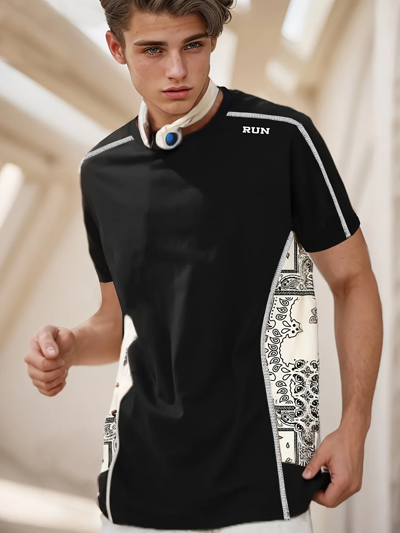 

Мужская спортивная футболка с коротким рукавом