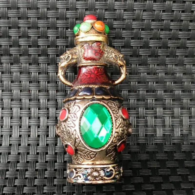 

Retro Collection Copper Cast Inner Painting Snuff Bottle