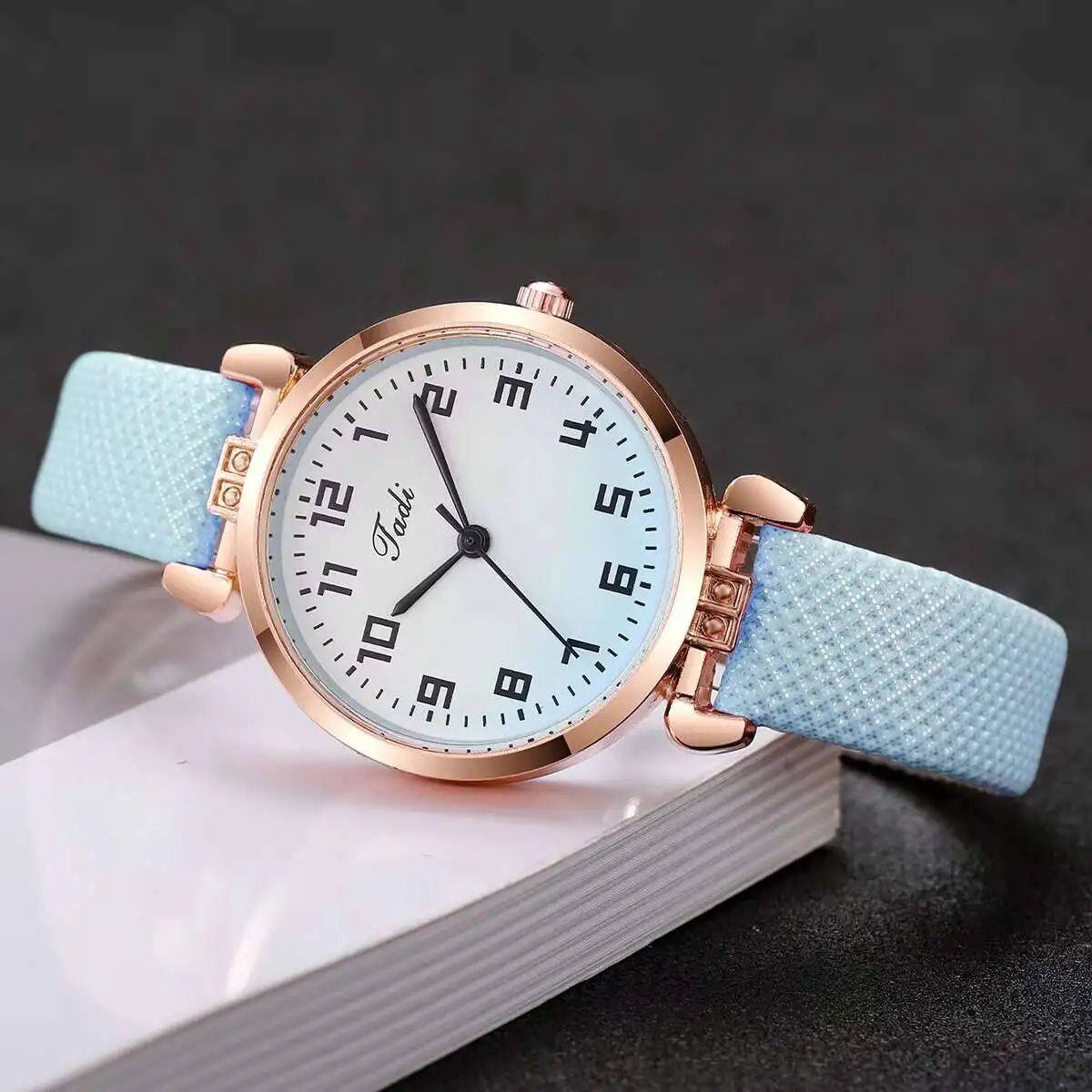 2/3/4/5/6 قطعة مجموعة ساعات نسائية عصرية متدرجة اللون العربية الهاتفي حزام من الجلد ساعة كوارتز للسيدات على مدار الساعة (بدون صندوق)