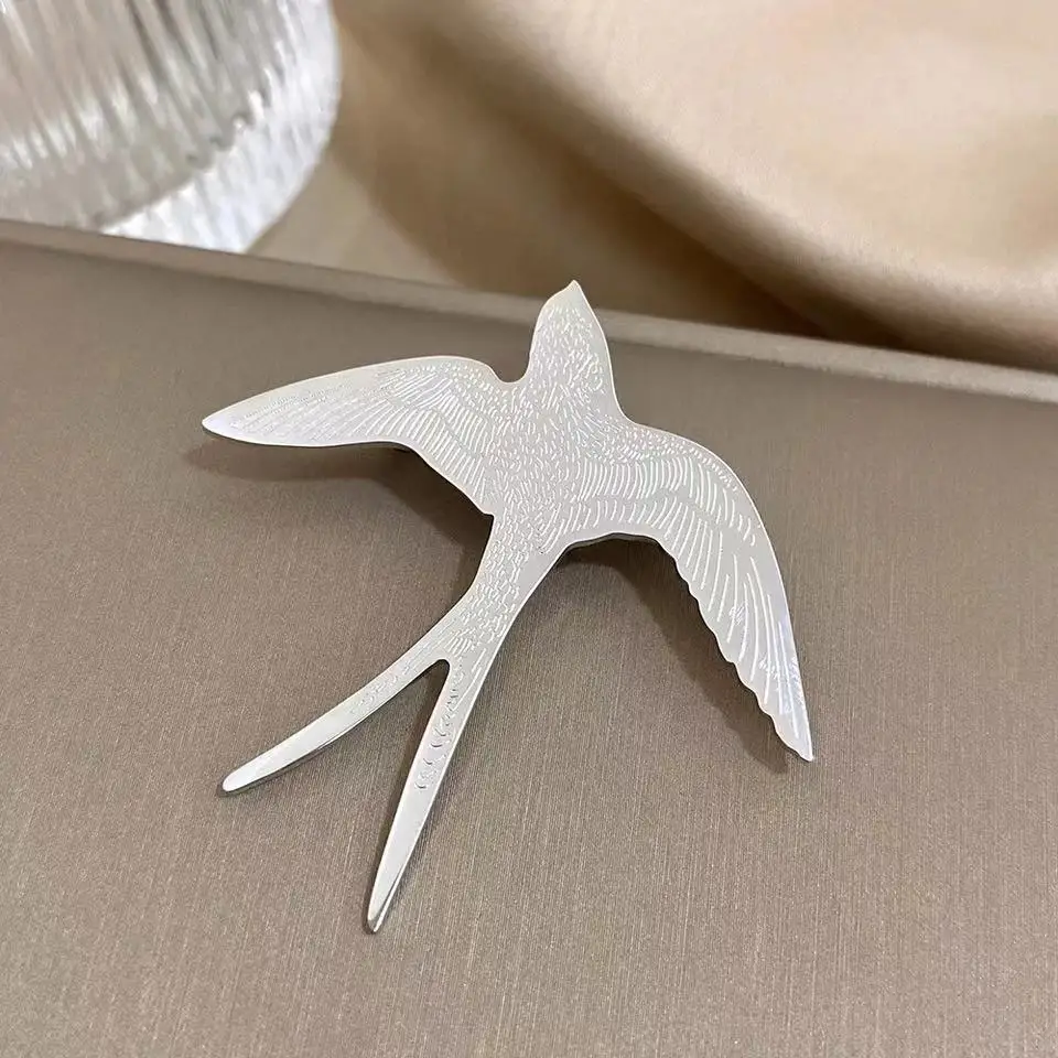 Trendy Women\'s Brooch Stainless Steel Swallow Animals Metal Pins Artistic Vintage Corsage Badges Clothings Accessories Jewelry