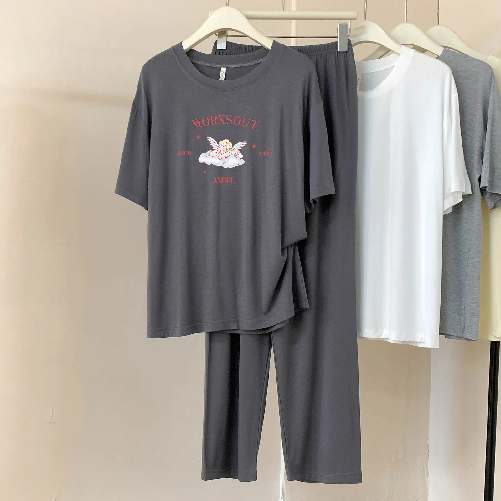 

Dc80 модальные брюки с короткими рукавами, пижамы для женщин, милый и милый летний комплект 2025, новый повседневный комплект домашней одежды