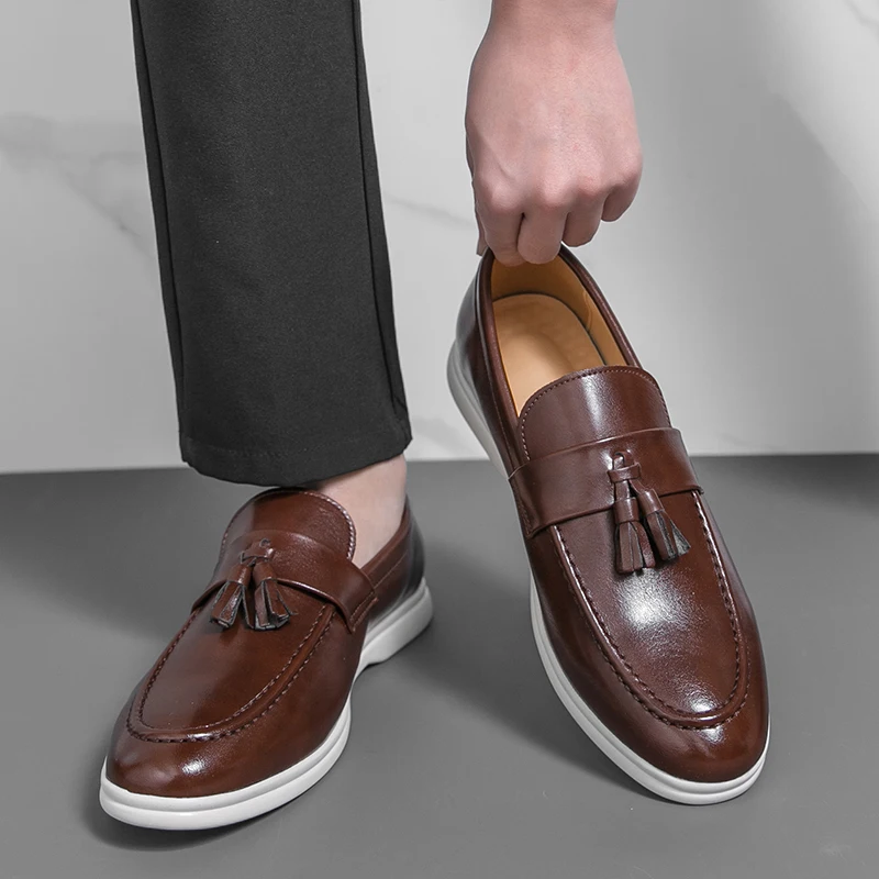 Fashion Brand Men's Tassel Comfortable Casual Small Leather Shoes British Style Men's Round Toe One Foot Set Lazy Bean Shoes