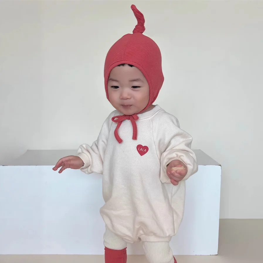 بدلة أطفال جديدة لخريف 2025 بأكمام طويلة من القطن للأطفال الرضع والأولاد والبنات مطبوع عليها حروف على شكل قلب ملابس غير رسمية لحديثي الولادة 0-24 متر #3