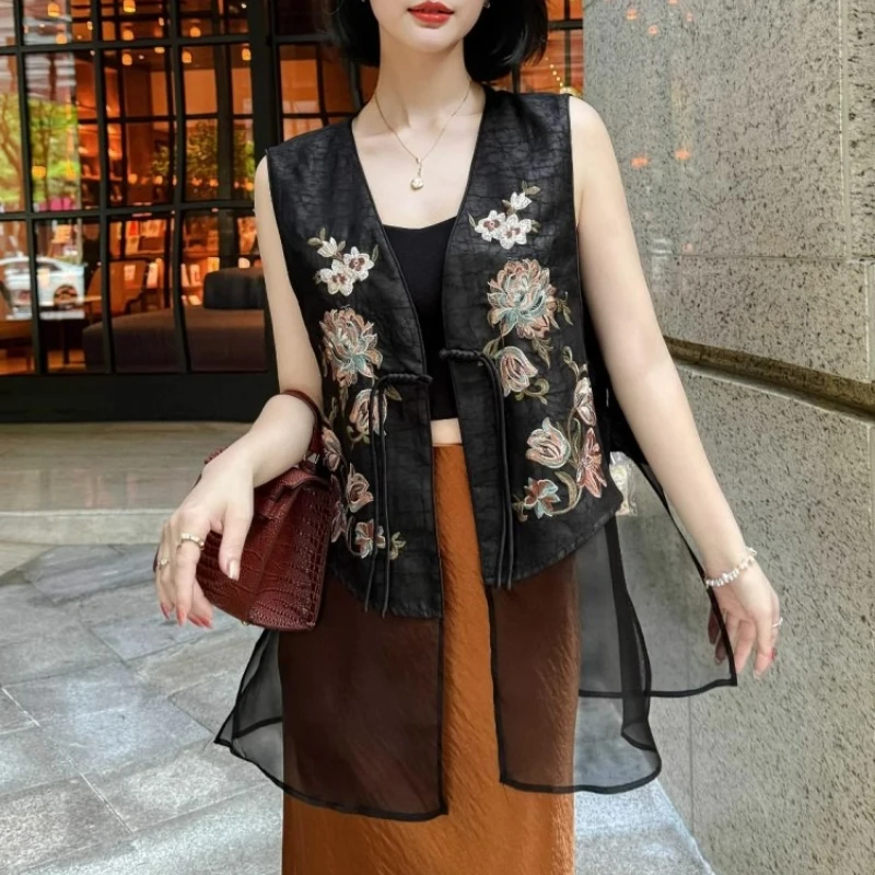 2025 New Chinese Style Embroidered Vest Black Sleeveless Waistcoat Heavy Workmanship Traditional Oriental Top Women Fashion