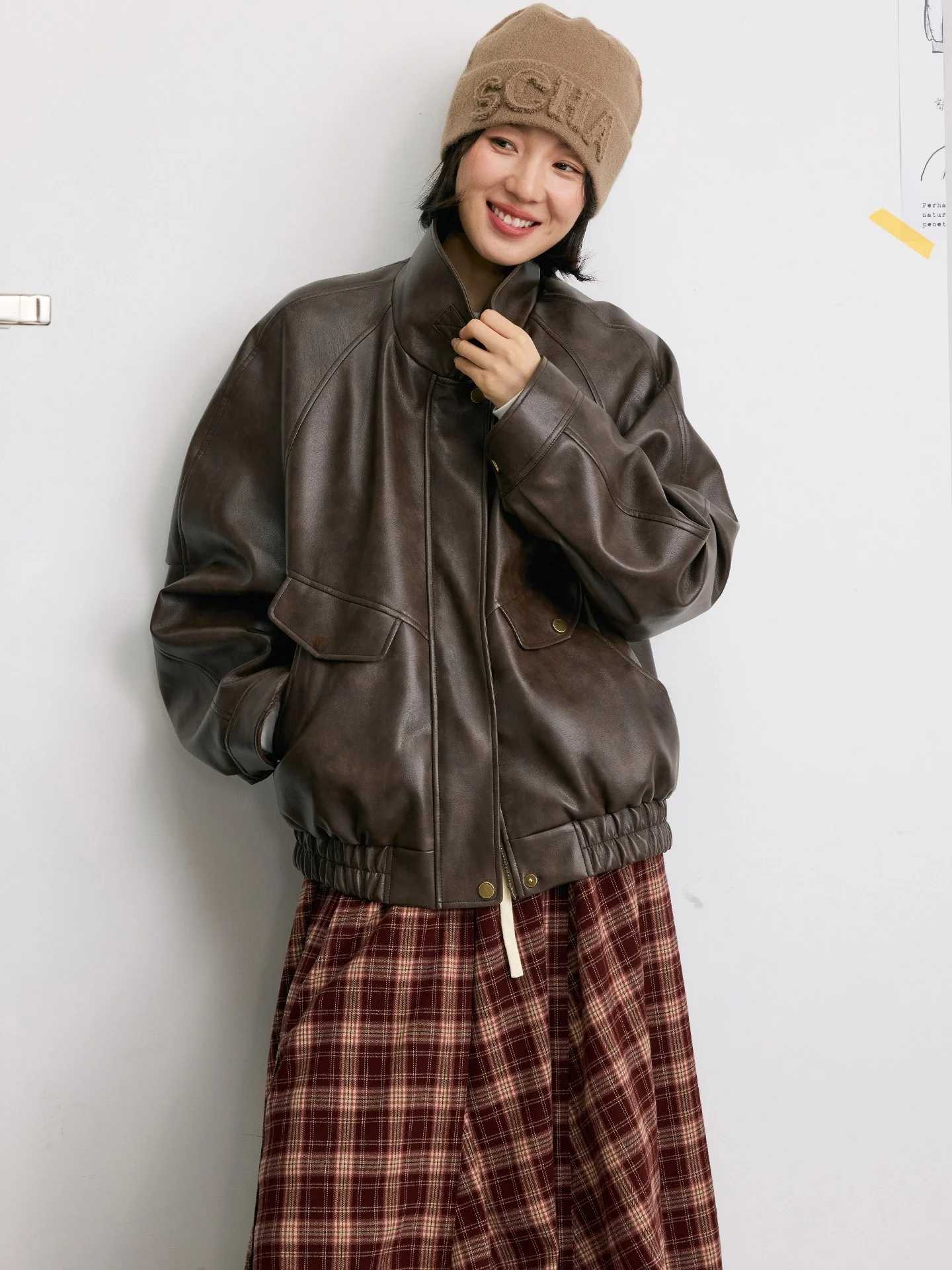 

Пальто-косуха из утолщенной искусственной кожи Deep Roast Mocha с меховым шарфом, ретро-стиль, для женщин, зимняя коллекция 2025