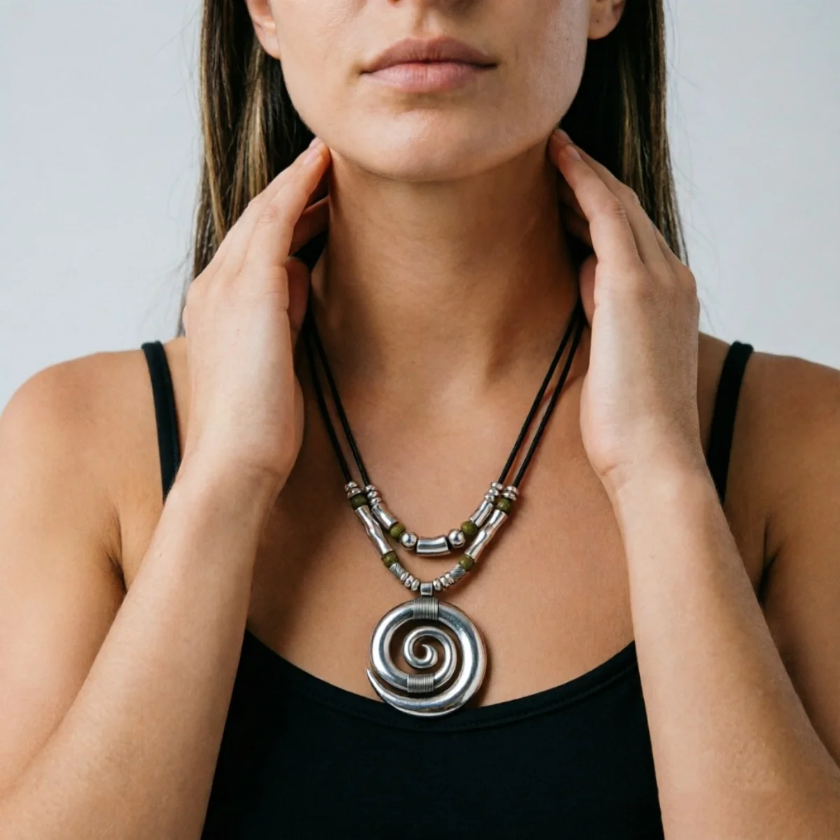 Modische Retro-Halskette mit großem runden Spiralanhänger in Antiksilberfarbe für Damen und Herren, doppellagige Wachsschnur-Pulloverkette, Schmuckstück – Detail 19