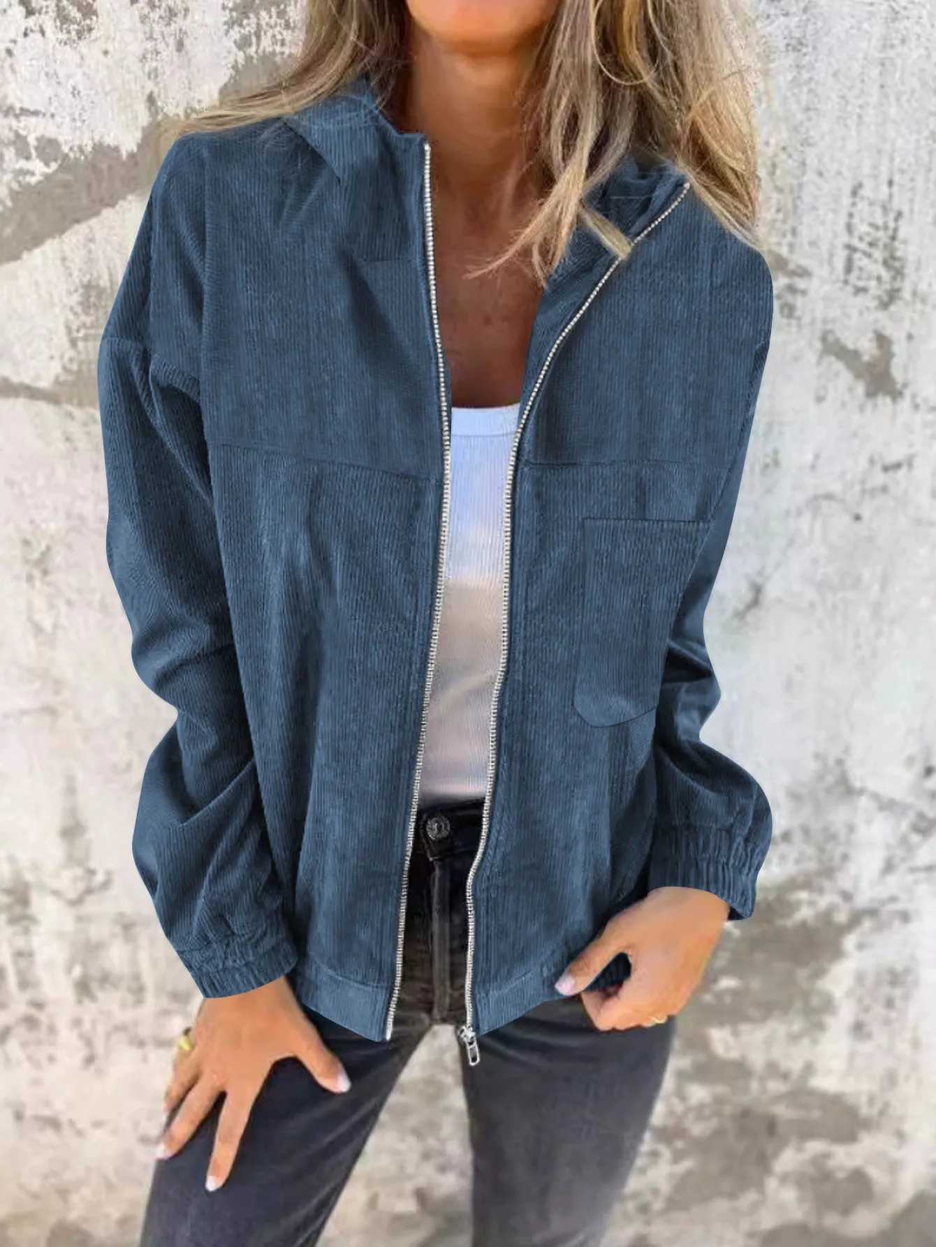 

Новая женская осенне-зимняя однотонная удобная повседневная верхняя куртка на молнии с капюшоном