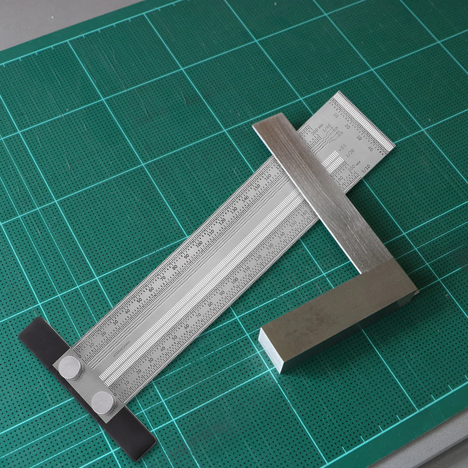 1pcs-multi-function-carpentry-marking-ruler-ergonomic-lightweight-non-reflective-precision-measuring-tool-for-woodworking