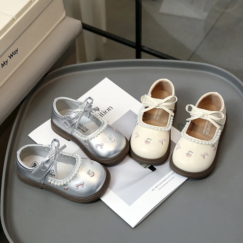 

Kids Princess Shoes with Simple Bows Children Flat Shoes Round Toes Sweet Beadings 2026 New Fashion Girls Casual Shoes Soft Sole