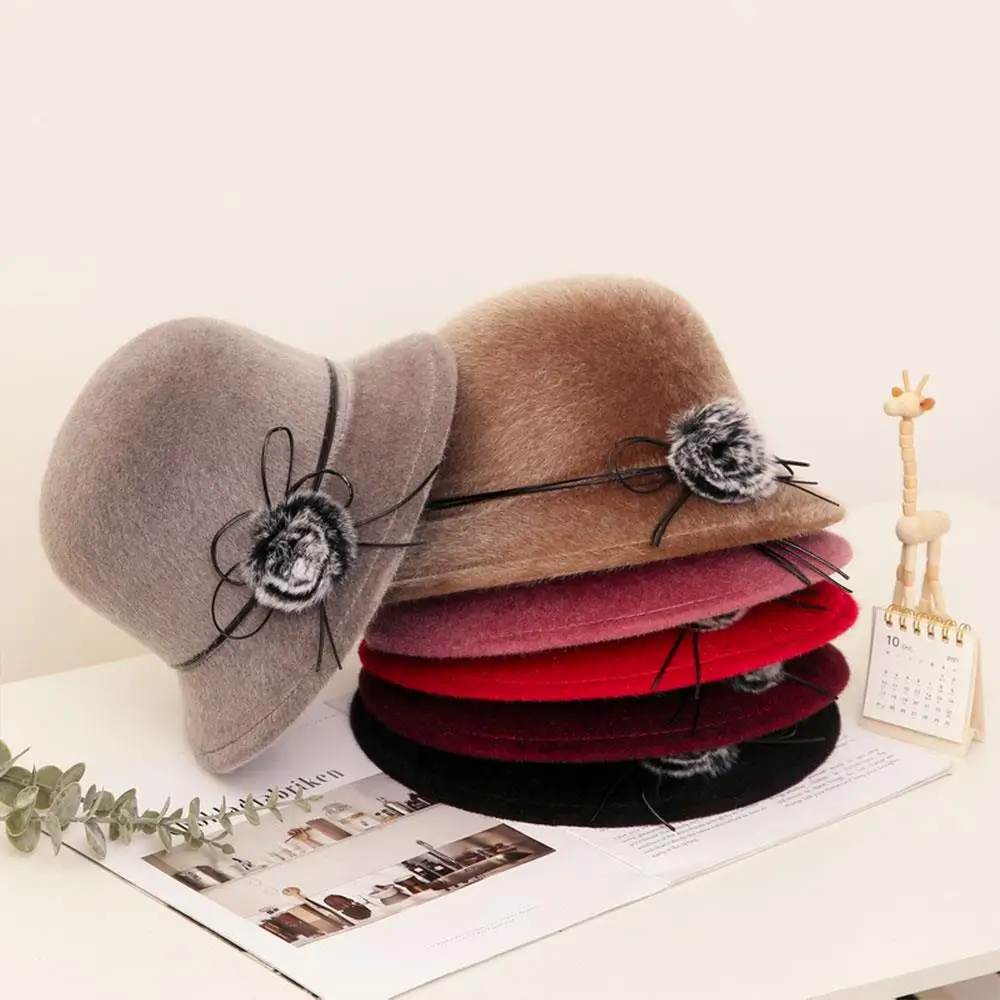 Sombrero Fedora elegante para mujer, sombrero de fieltro con lazo y pompón Vintage, gorro de fieltro de lana de imitación para invierno y otoño, sombrero de Iglesia de Panamá