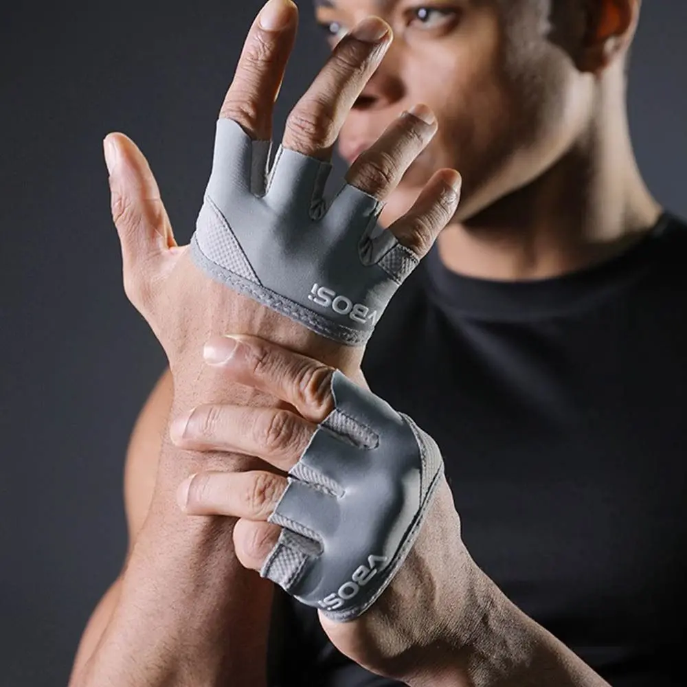

1Pair Anti-Slip Gym Half Finger Gloves Four Finger Breathable Anti-Slip Workout Gloves Anti-callus Thin Hand Palm Protector