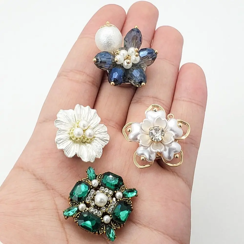 Hochwertige Blumen-Strass-Kragenknöpfe, abnehmbare dekorative Knöpfe ohne Nähen, Vintage-Perlenknöpfe – Detail 6