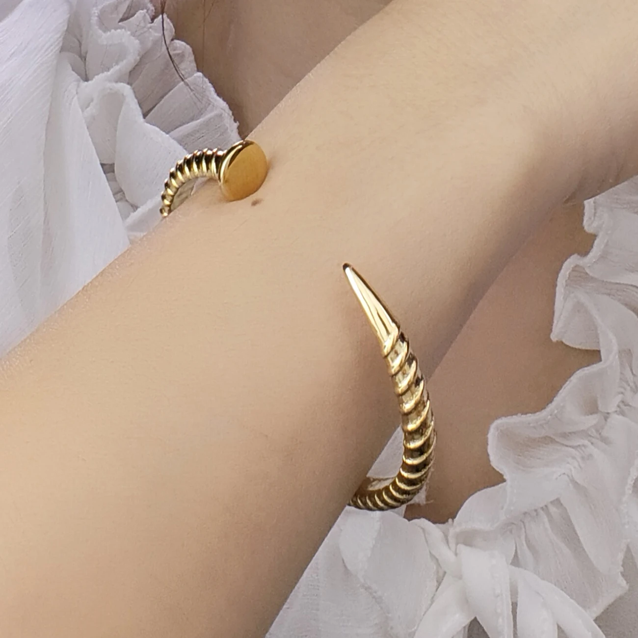 Stainless Steel Fashion Threaded Women\'s Open Bracelet