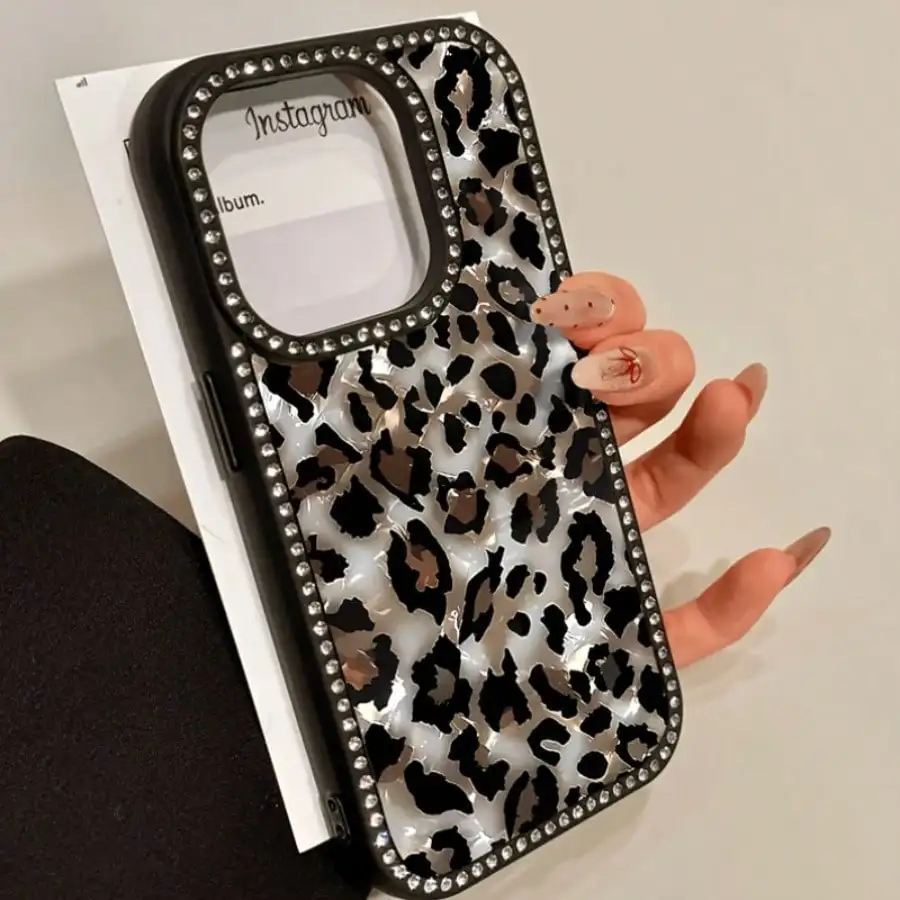Handyhülle mit Leopardenmuster, weichen TPU-Kanten und Acryl-Rückseite, kompatibel mit iPhone 17, 16, 15, 14, 13, 12 und 11 Pro Max, hochwertig und elegant.