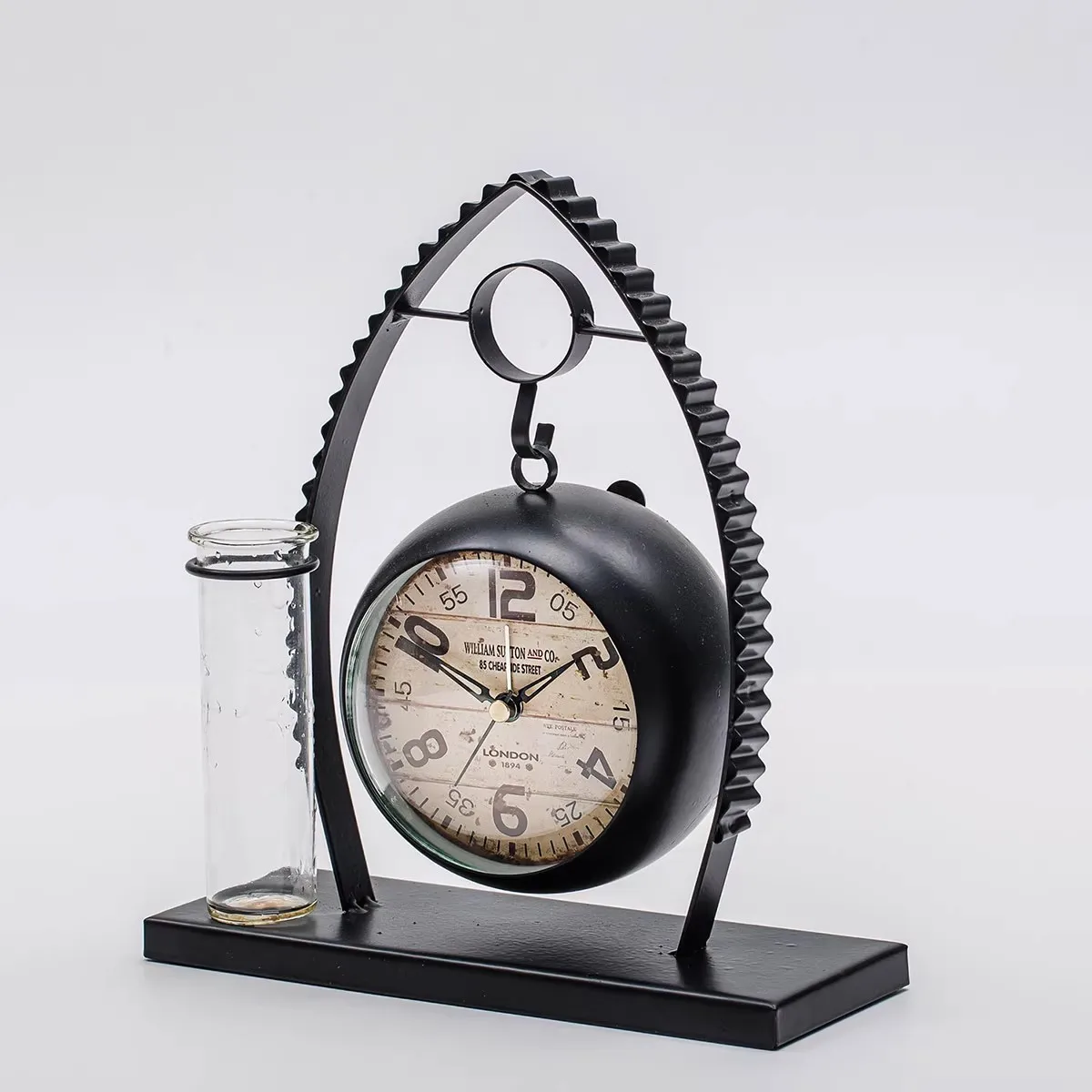 Creative Silent Clock Pendant Desktop Simple Clocks Nordic Personalized Small Watches Desktop Bed Head Seat Clock Table Clock