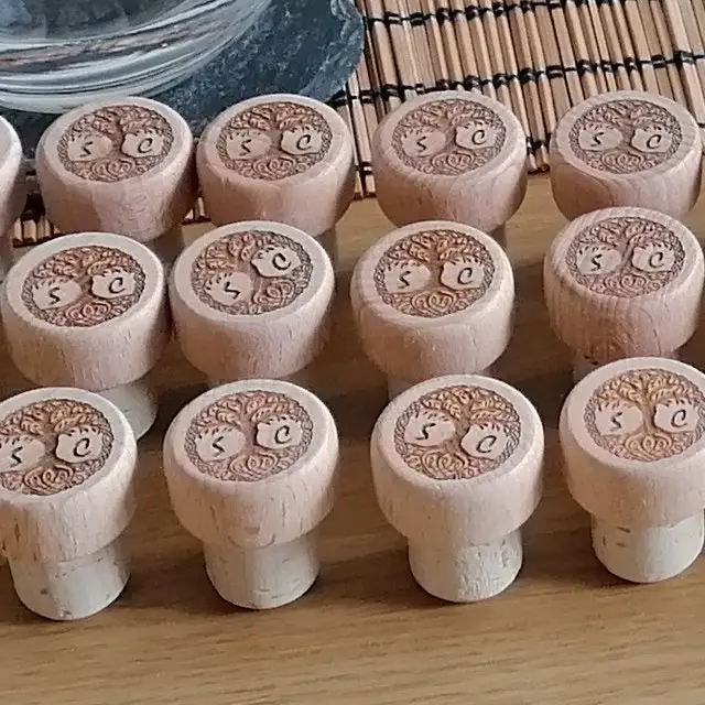 

Personalised, Party Stopper Wedding Favours, Engraved Wood Wine Stoppers, Customised Wine Cork Wine, Gift