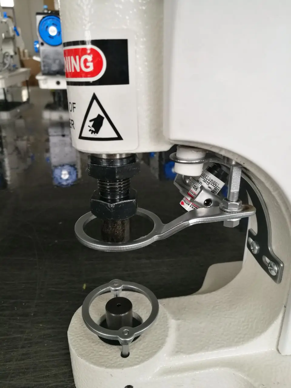 ZY828D Zoyer Direct Drive Snap Button Attaching Machine With Infrared Sewing Machine