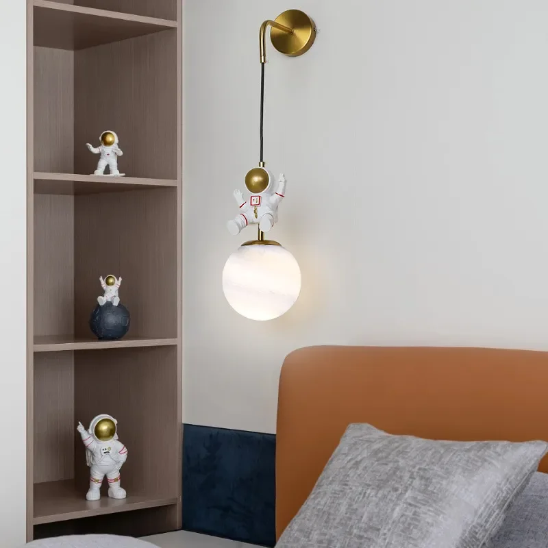 Children's bedroom wall lamp cartoon astronaut modern minimalist nordic astronaut boy room lamp planet bedside lamp