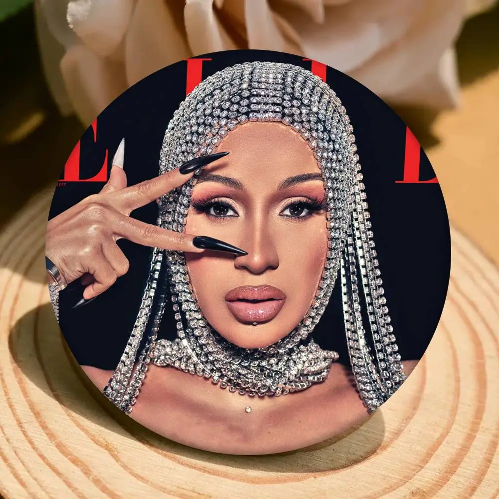 المغني C-كاردي B شارات 32/44/58 مللي متر دبابيس الكرتون المستديرة دبابيس اليدوية لحقيبة الظهر مجوهرات اكسسوارات هدايا شارة الإبداعية