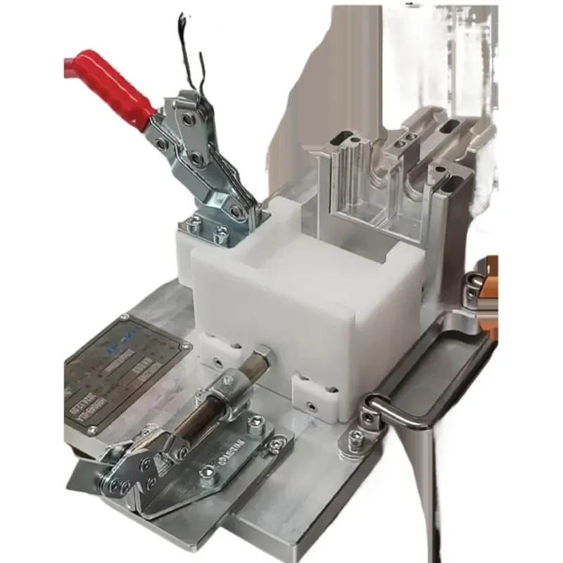 Connector Auxiliary Mounting Fixture for Secure Installation and Stability in Various Applications