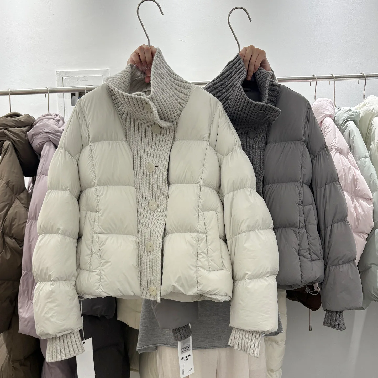 سترة نسائية شتاء 2025 سترة خبز قصيرة جديدة على الطراز الغربي سترة كورية فضفاضة محبوكة مرقعة #1