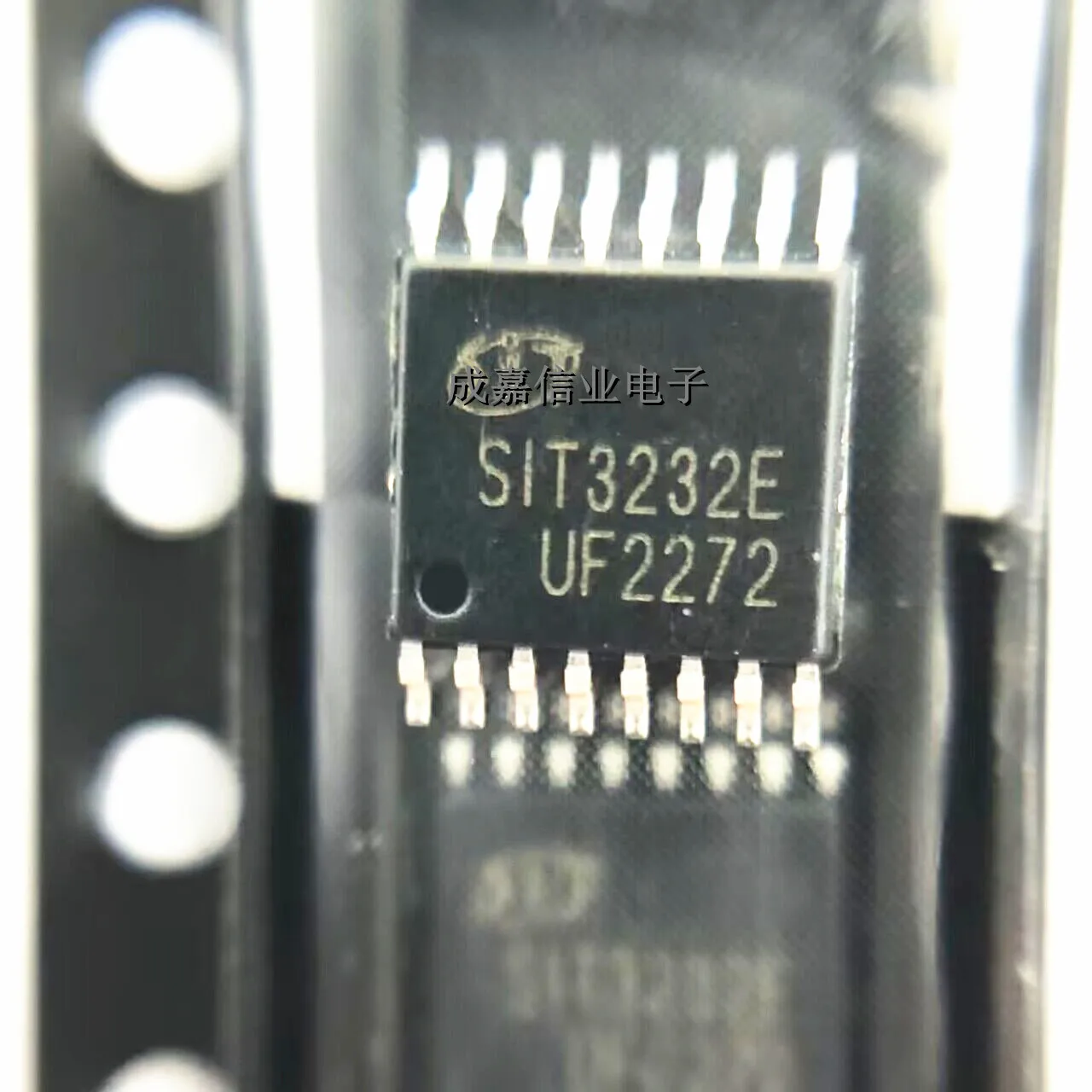 

10pcs/Lot SIT3232EEUE TSSOP-16 MARKING;SIT3232E High ESD-Protected 3.3V Dual-Channel RS232 Transceiver