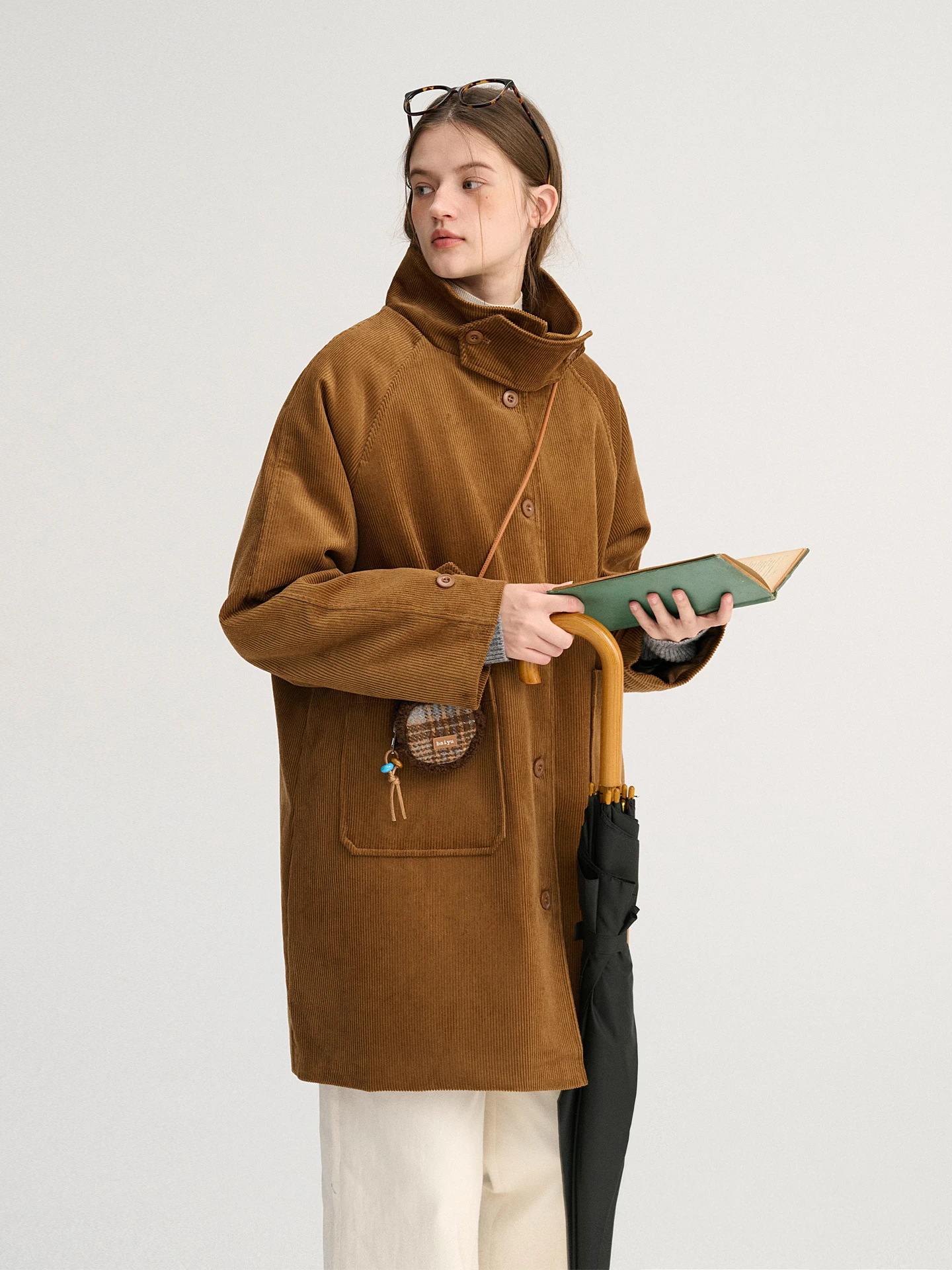 

Женское пуховое пальто Caramel Chiato средней длины, белое, из вельвета, с наполнителем из перьев, теплое, прямого кроя, в университетском стиле