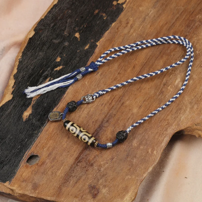 

Тибетский кулон-ожерелье с шестиглазой бусиной дзи, медными элементами, регулируемым шнуром ручной работы, в этническом стиле.