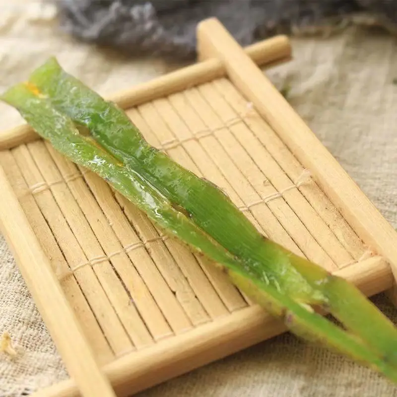 Fresh Dendrobium, Fresh Maple, Dried Strips and Flowers