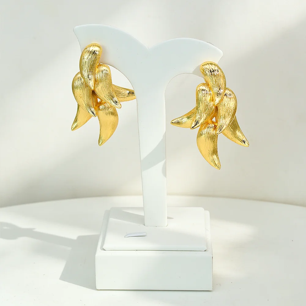 YTJX 18K vergoldete große Blatt-Cluster-Ohrhänger für Damen, strukturierte Statement-Ohrringe aus Metall, afrikanischer Dubai-Bankett-Schmuck ﻿ – Detail 7