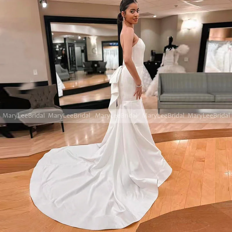 Abito da sposa a sirena personalizzato per donna Scollo senza spalline Abiti da sposa in raso bianco Abito da sposa lungo strascico robe de mariage