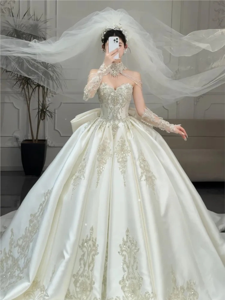 

A new strapless light satin heavy industry haute couture main fabric plus-size train dress