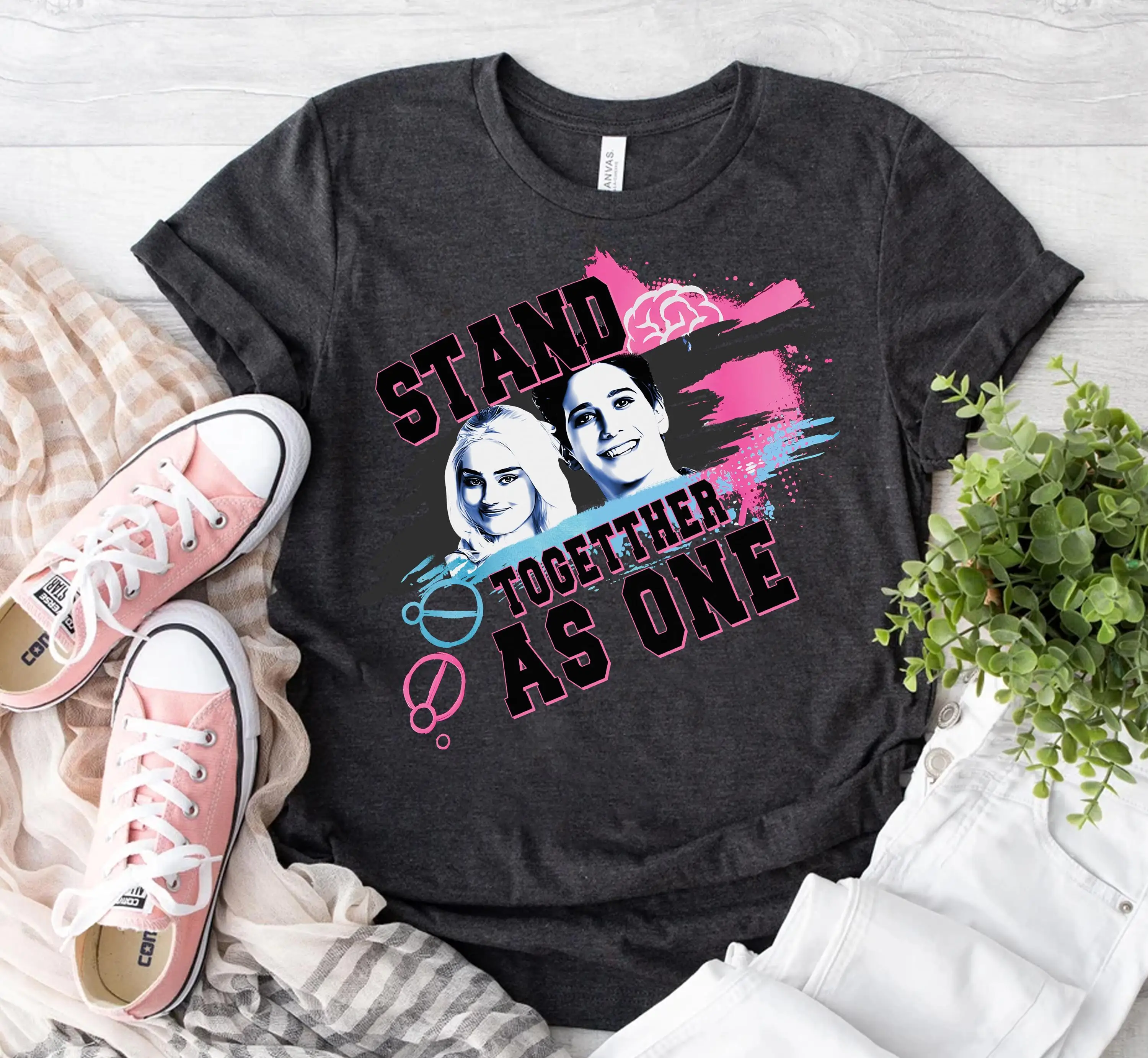 تي شيرت ديزني زومبيز 4 يقف معًا كتي شيرت واحد زيد وأديسون، قميص ديزني زومبيز 4 فجر مصاصي الدماء تي شيرت ديزني