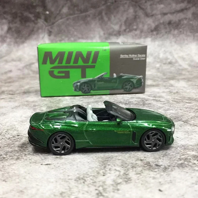 سيارة MINI GT 1:64 موديل Mulliner Bacalar مصنوعة من خليط معدني - أخضر سكاراب # 492 إل اتش دي