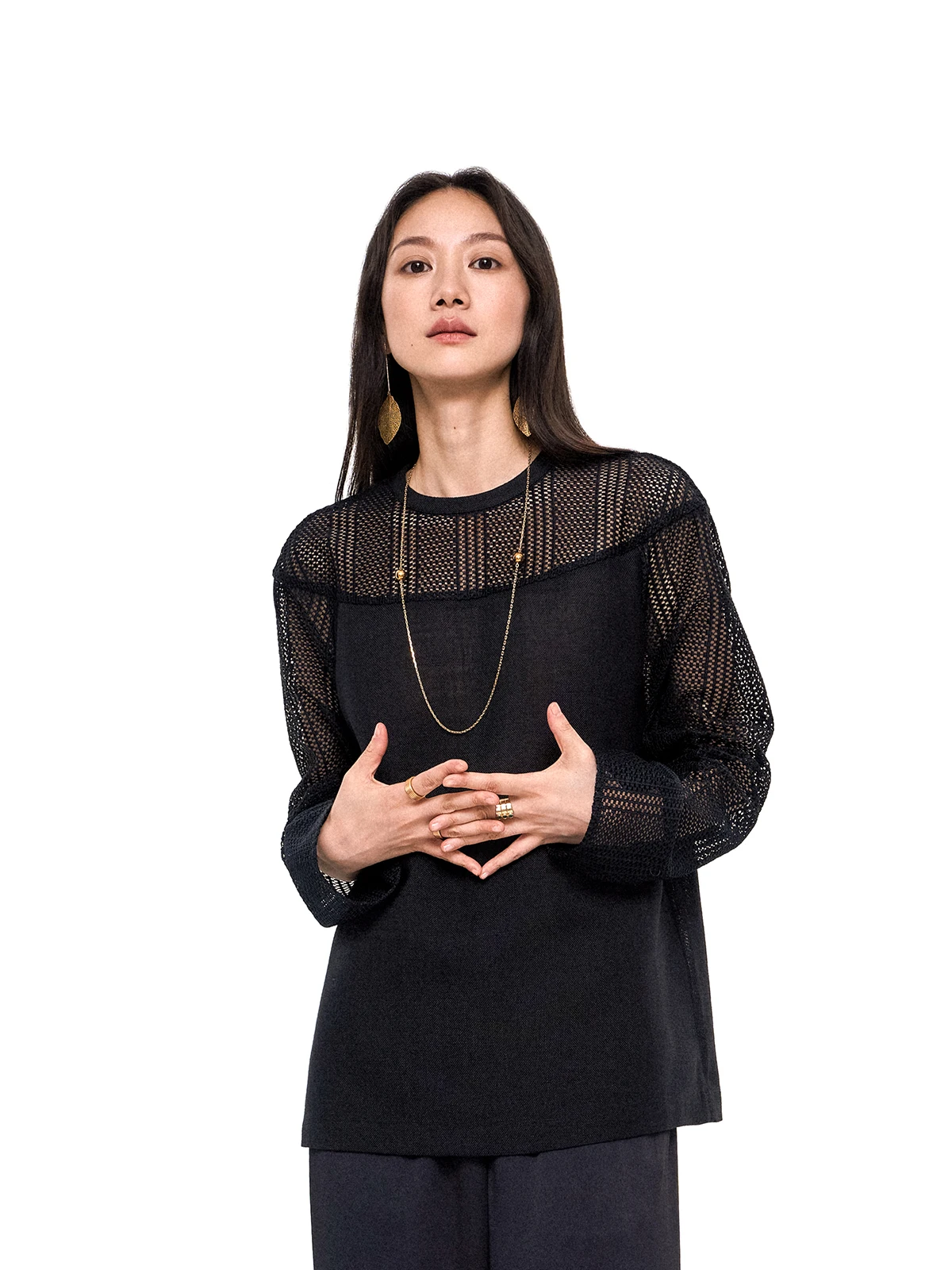 

Lin Zhi 2024 Early Autumn New Hollow out Women's Bla Casual Loose Sun Protection T-irt round Ne Long Sve Top