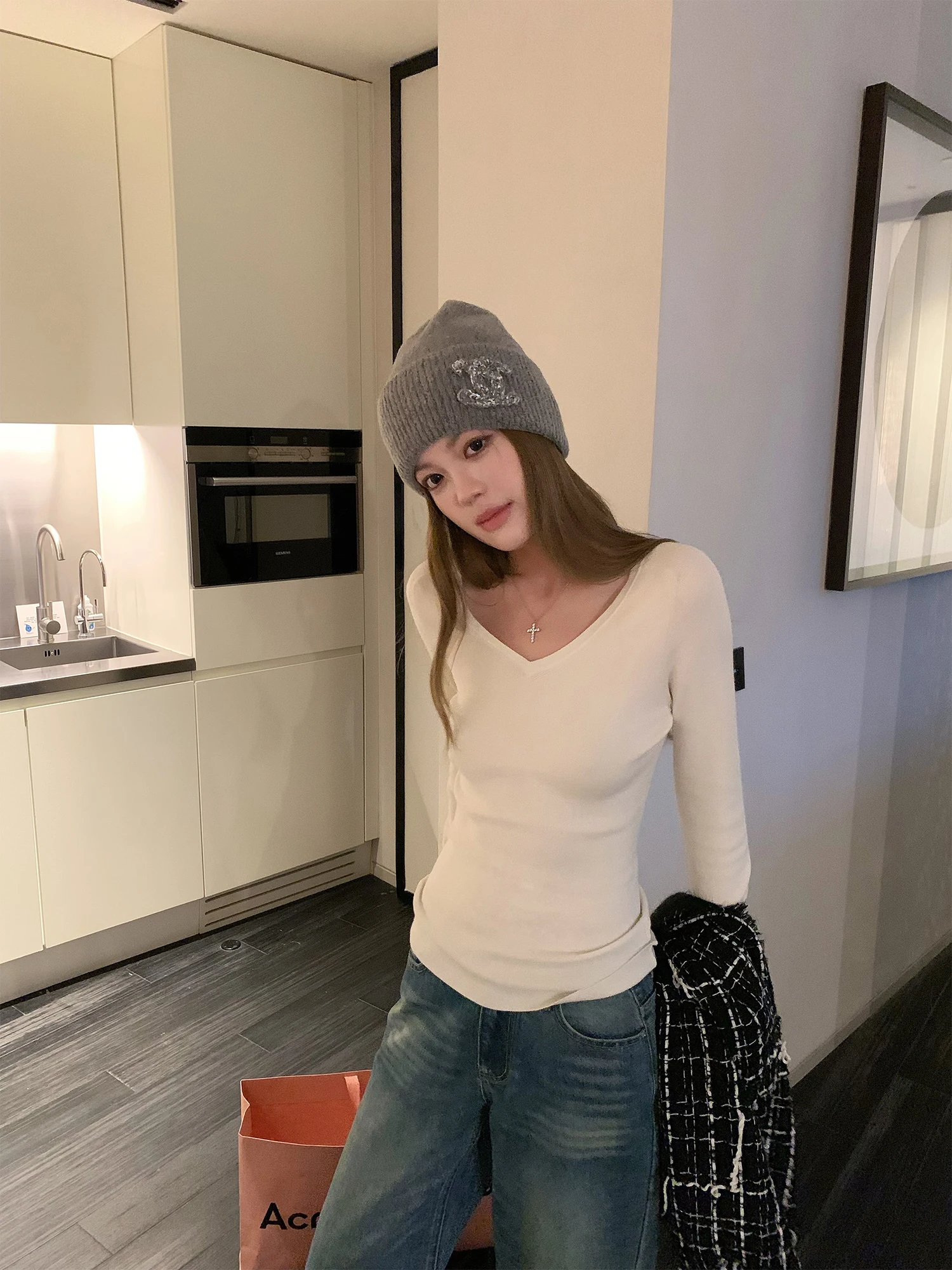 

Женский облегающий трикотажный топ с длинным рукавом и глубоким V-образным вырезом Hhi для осеннего сезона: базовая модель, повседневный, комфортный