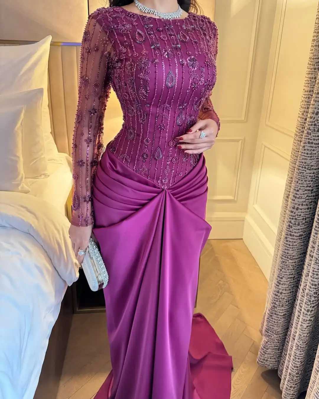 Nuovo design girocollo con paillettes perline maniche trasparenti in raso vita pieghettata drappeggiata sirena abito da ballo formale da sera