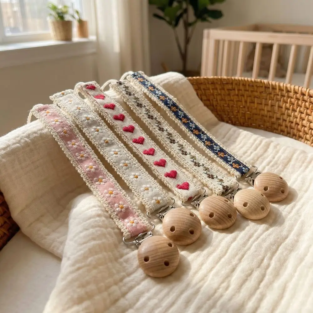 

Heart Daisy Printed Flower Print Dummy Nipple Holder Lace Floral Anti-drop Wooden Baby Pacifier Chain PP Colorful