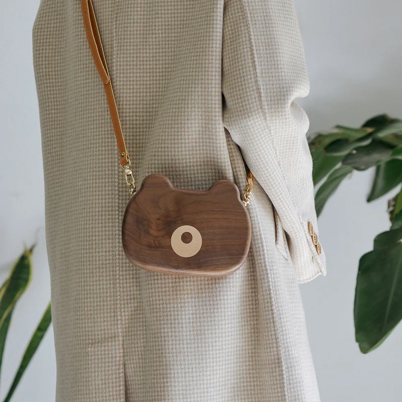 

ins wind shoulder , cute and simple messenger bag, black walnut versatile animal bag gift.