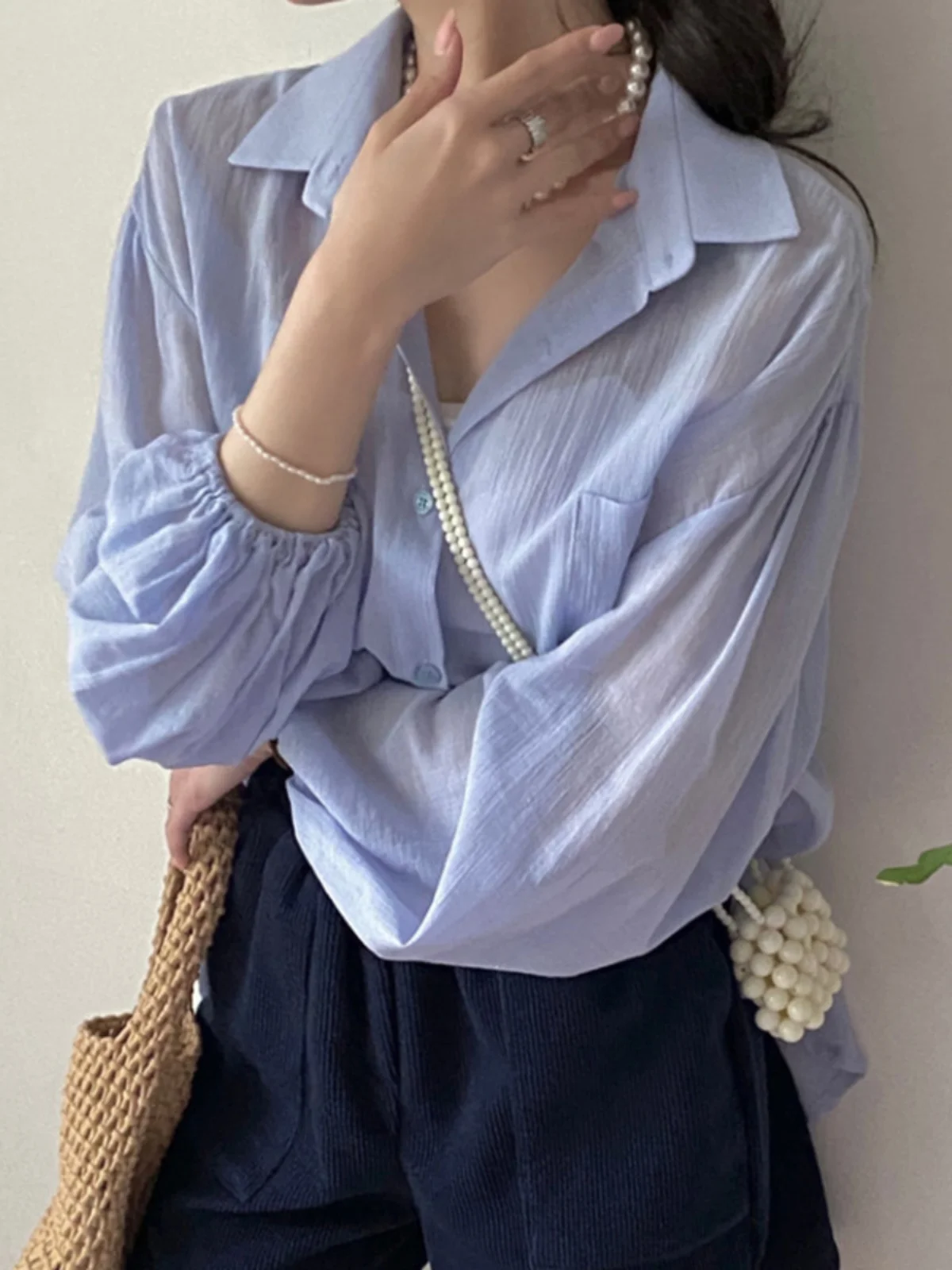 قميص نسائي رقيق للحماية من الشمس للربيع والصيف، تصميم بفتحة خلفية وربطة، أكمام طويلة، قميص فضفاض بلون واحد مع أزرار