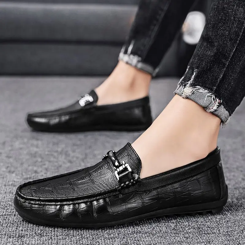Men\'s Leather Shoes Round Toe Flat Black Male Casual Shoe Legitimate Designer in Promotion New Footwear Offer Social 2025 Trend