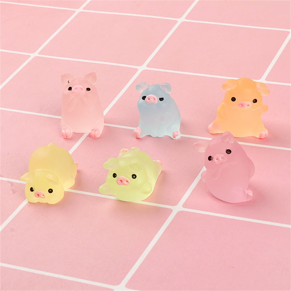 6pcs/Set Mini Sports Pig Figure Kawaii Resin Miniatures Home Room Desk Decor Little Pigs Toy Car Interior Decoration Accessories