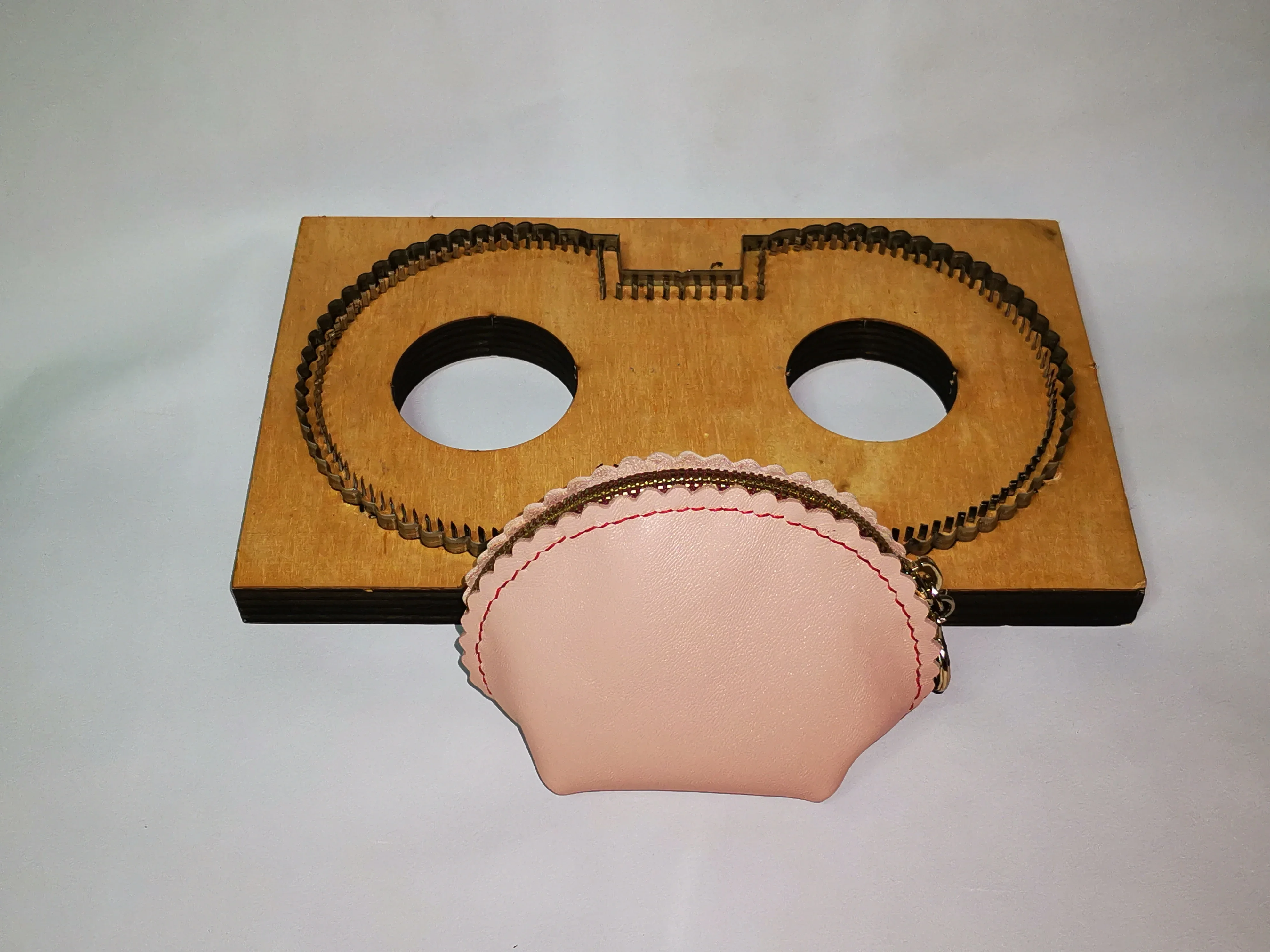 Handgemaakte lederen mes mal laser mes mal aangepaste kant shell nul portemonnee mes mal