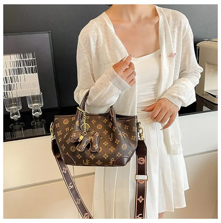 

Новая женская винтажная сумка-ведро с цветочным принтом 2026 года, многофункциональная сумка через плечо с регулируемой ручкой, роскошная дизайнерская сумочка