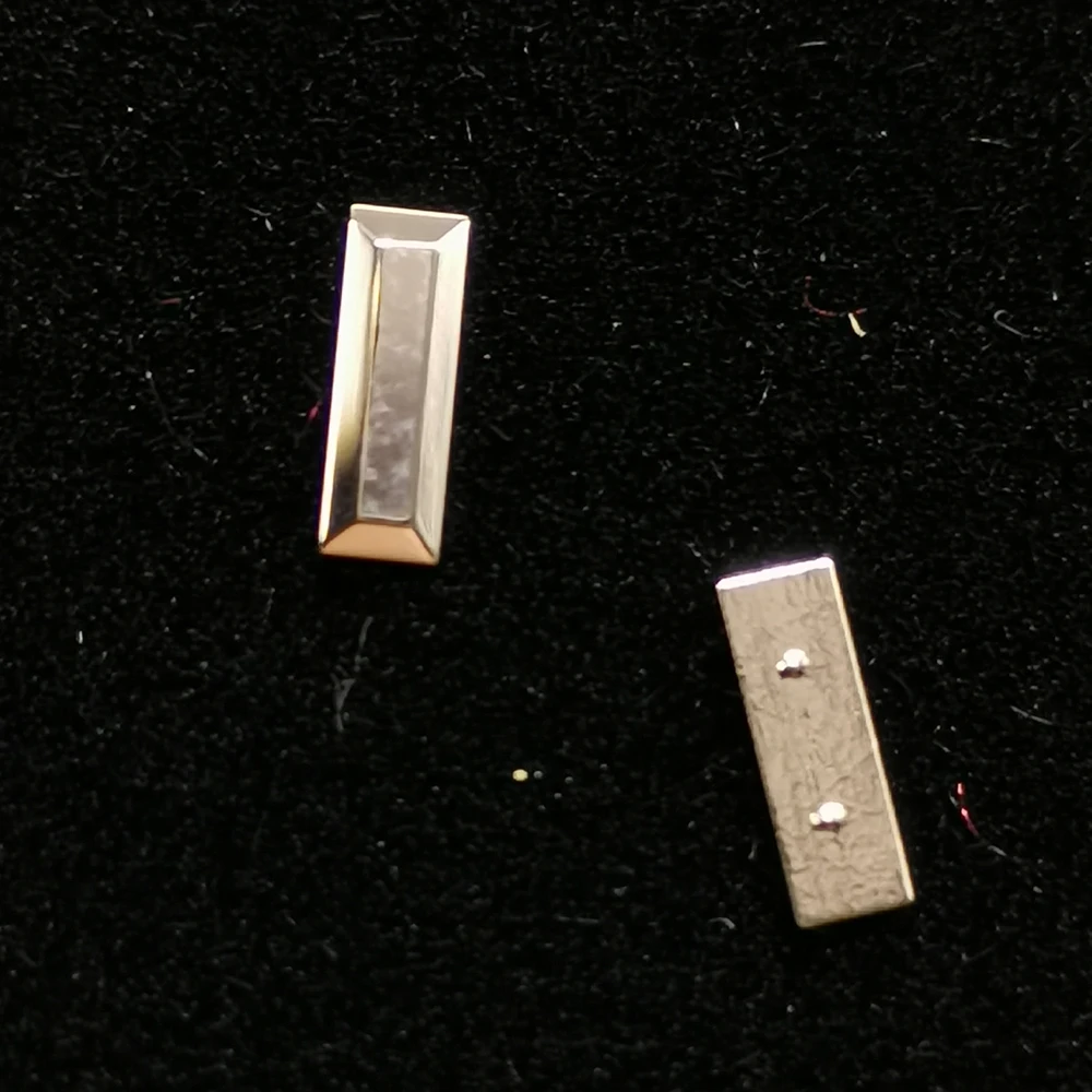 مشاهدة الطلب ساعة مؤشرات ساعة لامعة فضية اللون مستطيل الشكل (بدون لوم) 1.5 مللي متر × 4.5 مللي متر ساعة معدنية صانع الساعات دبوس