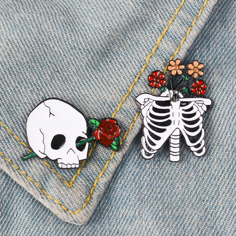 Death Love Enamel Pin Skeleton Rib cage Rose Flower badge brooch Lapel pin Shirt bag Collar Halloween Jewelry Gift for Friends